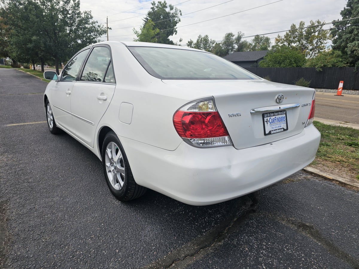 Toyota Camry photo 3