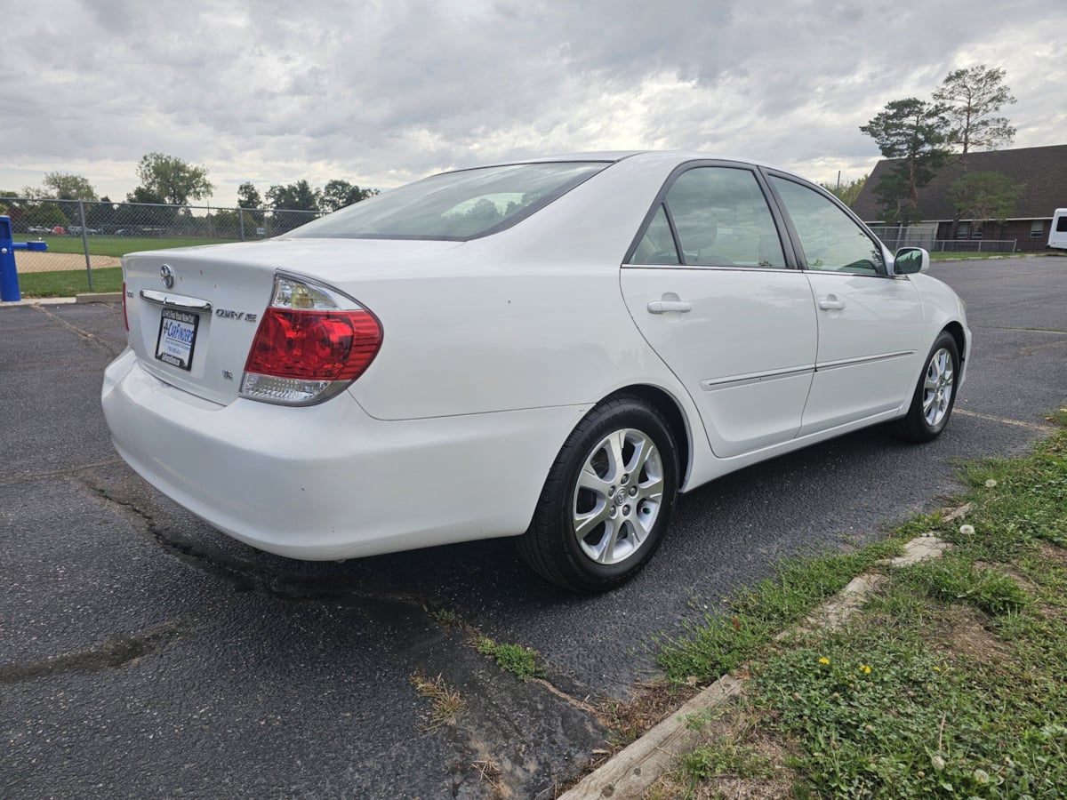 Toyota Camry photo 5