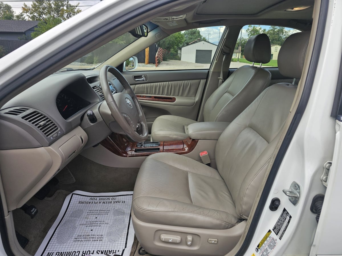 Toyota Camry photo 9