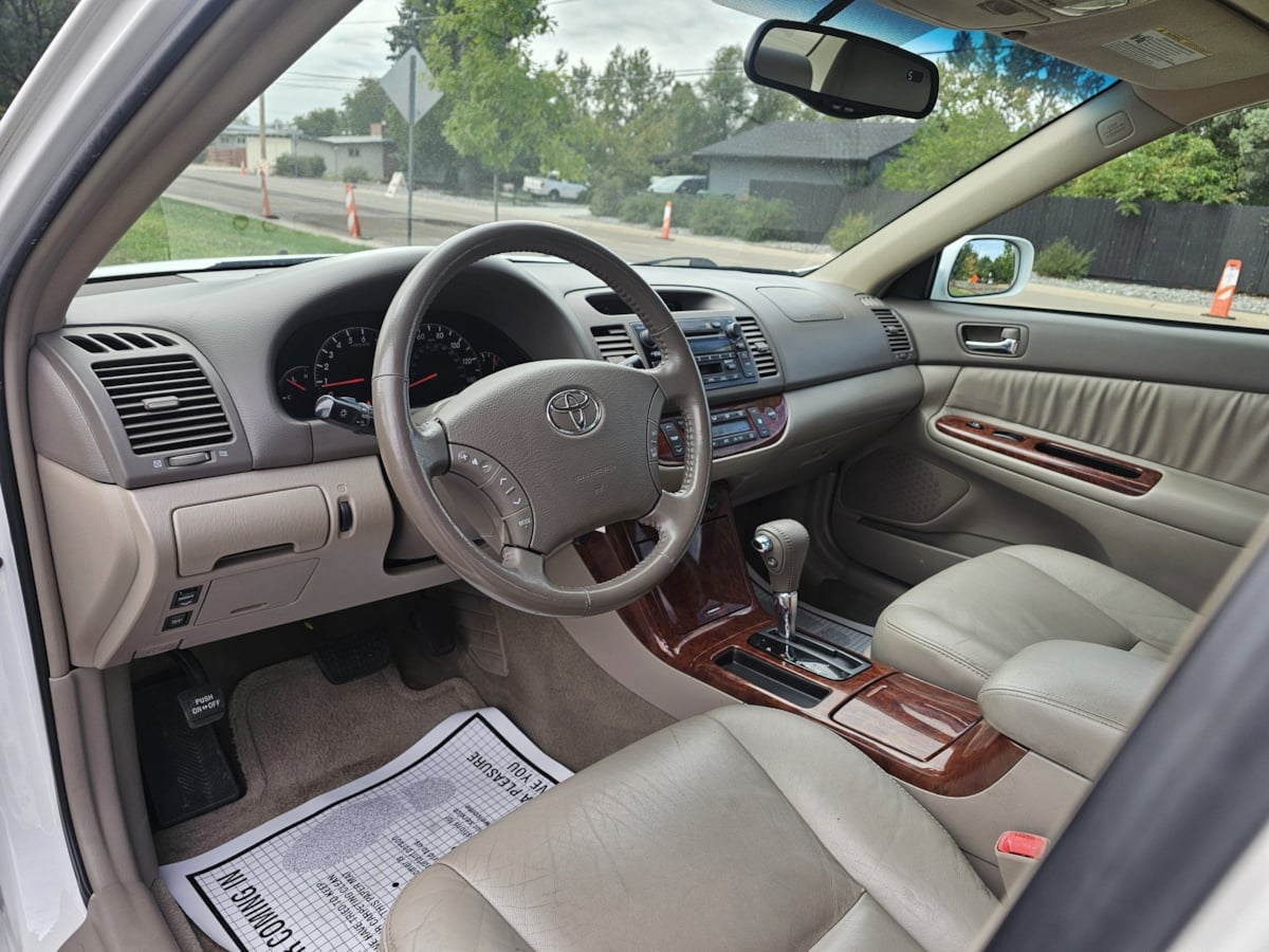 Toyota Camry photo 10