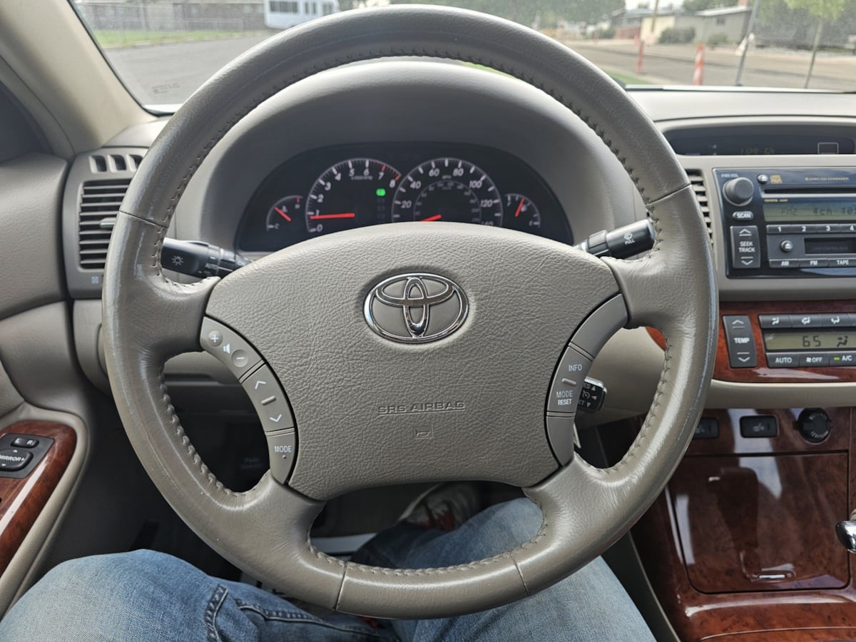 Toyota Camry photo 16