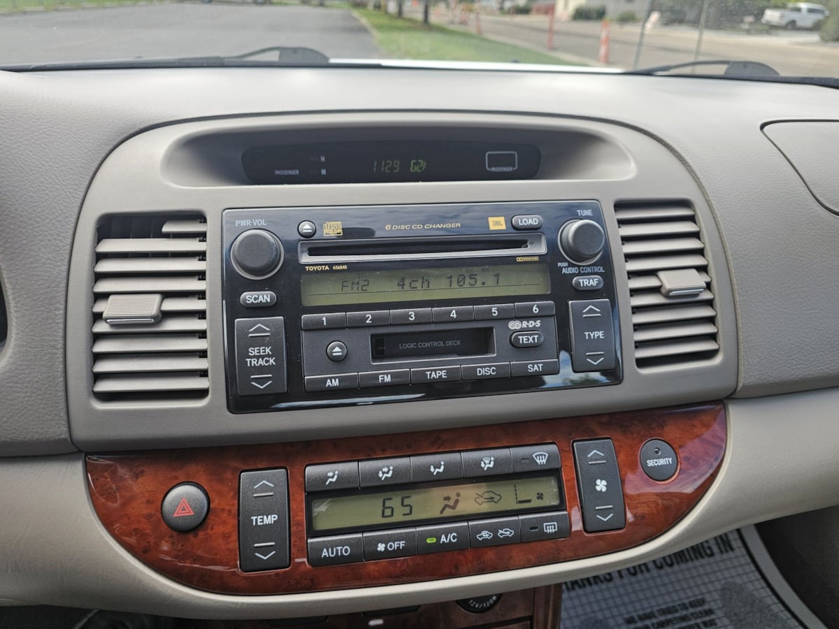 Toyota Camry photo 18