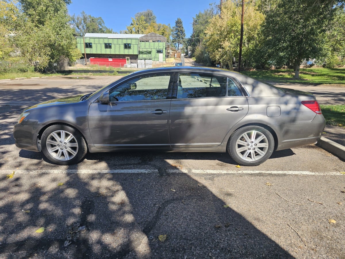 Toyota Avalon photo 2