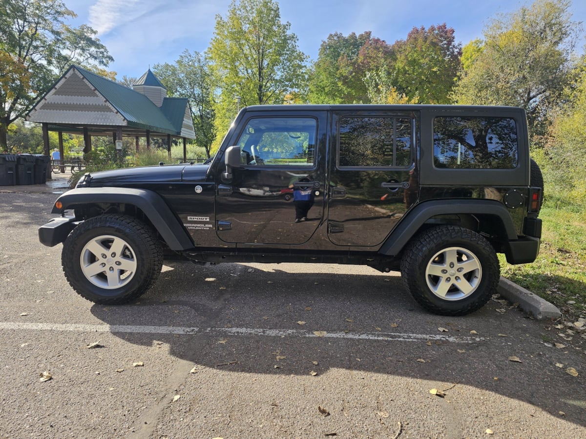 Jeep Wrangler photo 2