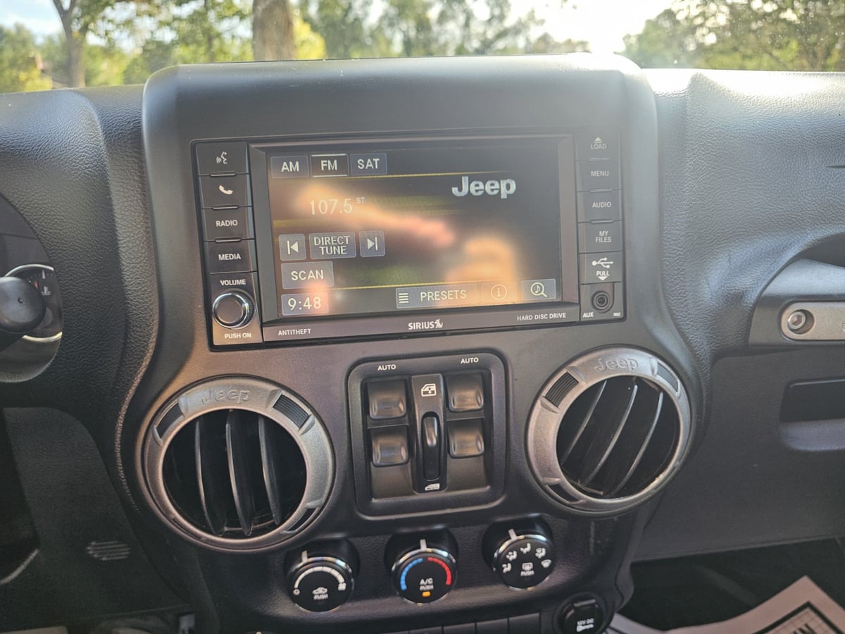 Jeep Wrangler photo 14
