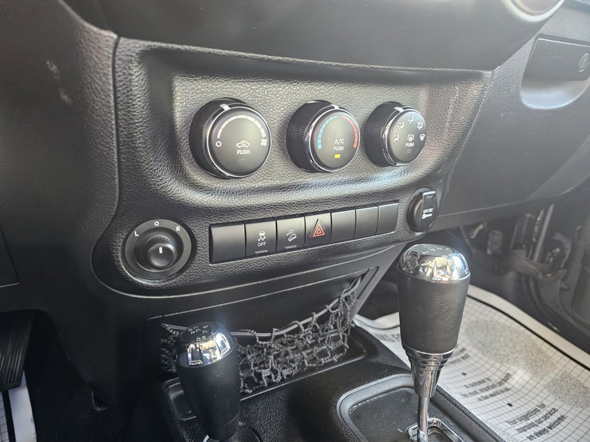 Jeep Wrangler photo 15