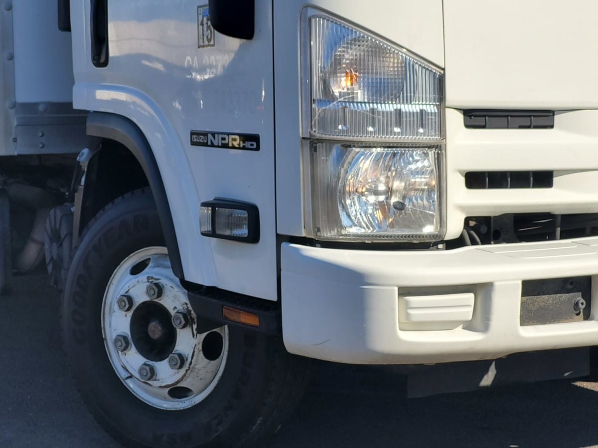 2014 Isuzu NPR photo 9