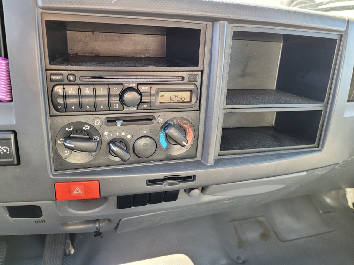 2014 Isuzu NPR photo 12