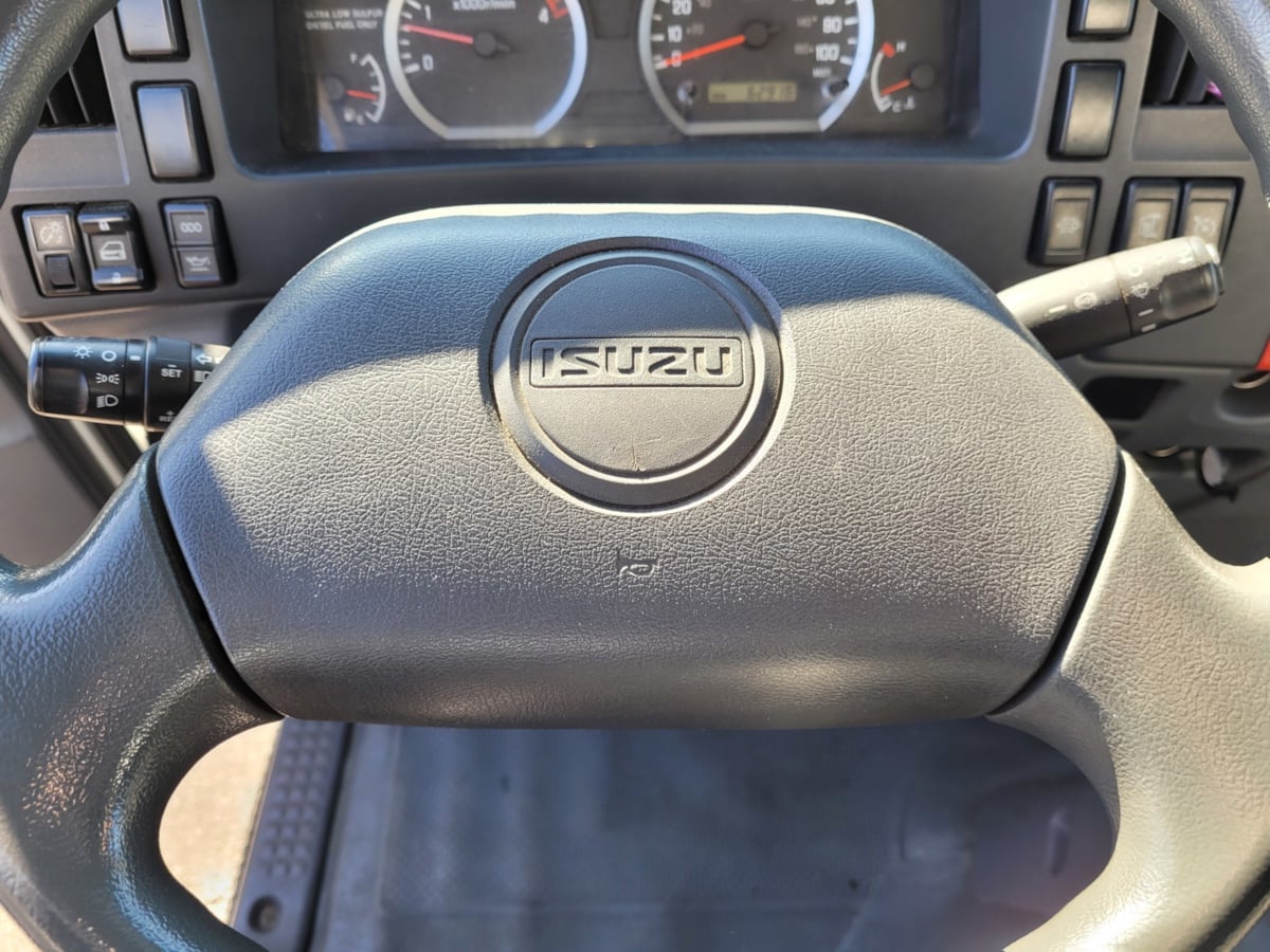 2014 Isuzu NPR photo 14