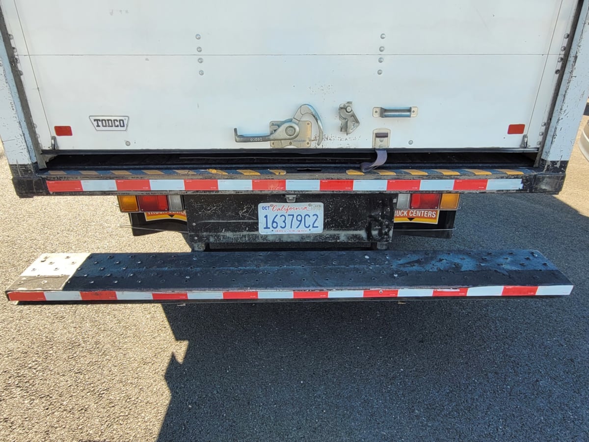 2014 Isuzu NPR photo 11