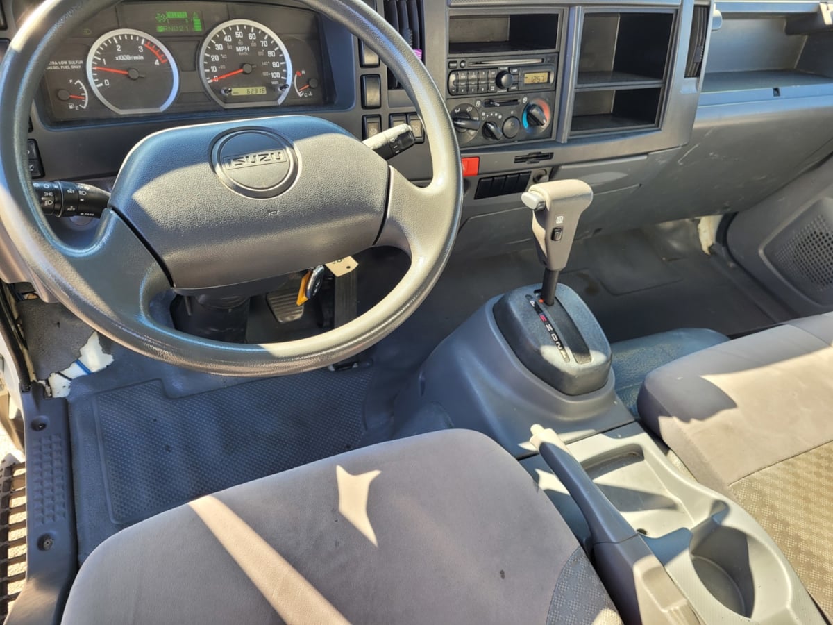 2014 Isuzu NPR photo 19