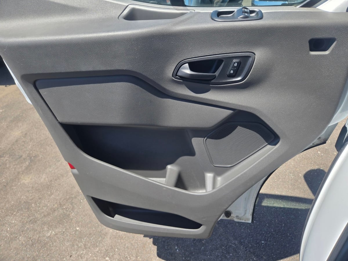 2021 Ford Transit Passenger XLT photo 11