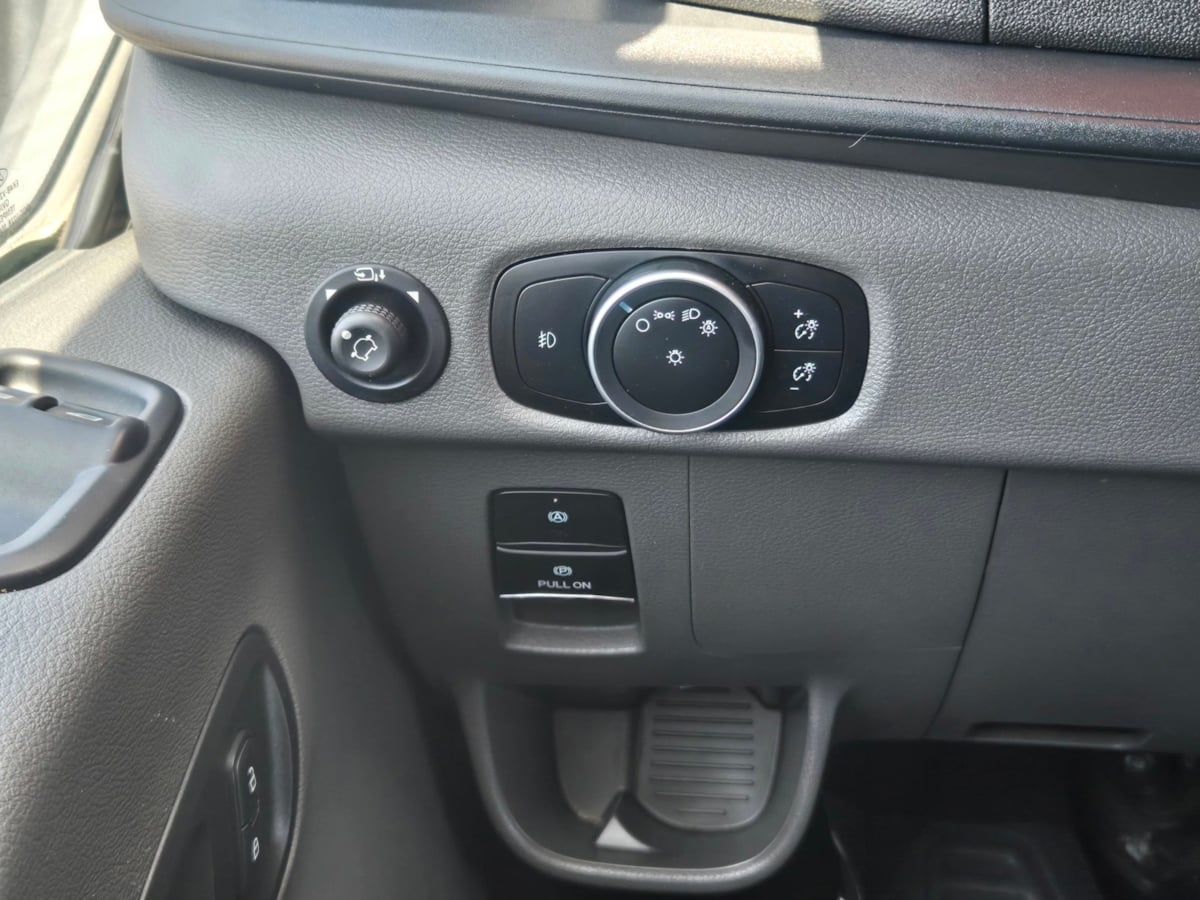 2021 Ford Transit Passenger XLT photo 17