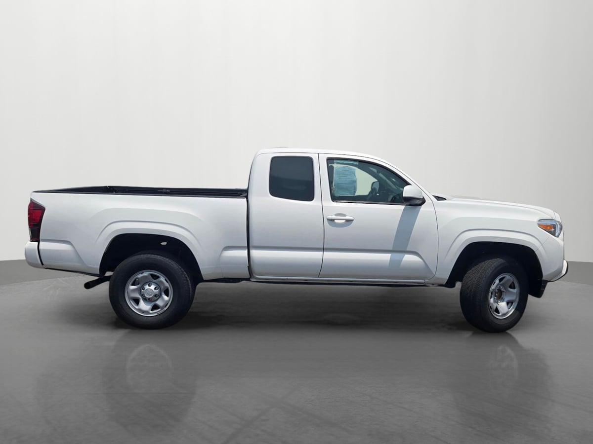 2022 Toyota Tacoma SR Access Cab photo 2