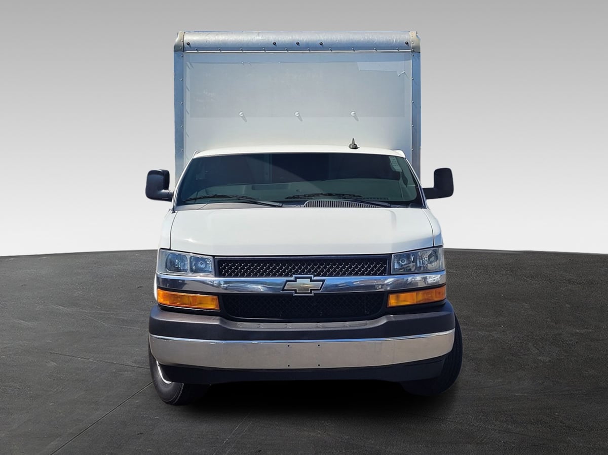 2019 Chevrolet Express Cutaway 3500 Van photo 2