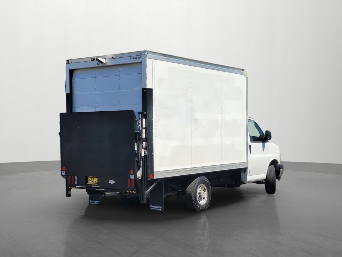 2019 Chevrolet Express Cutaway 3500 Van photo 4