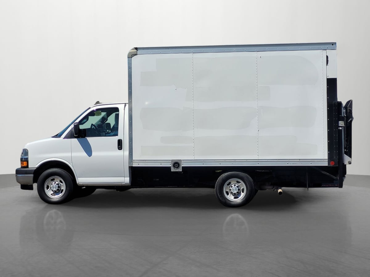 2019 Chevrolet Express Cutaway 3500 Van photo 7