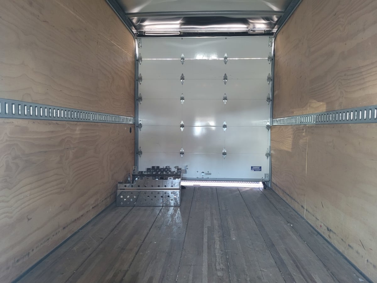 2019 Chevrolet Express Cutaway 3500 Van photo 9