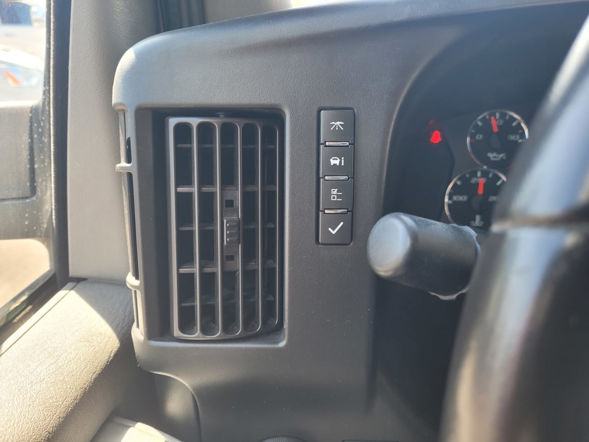 2019 Chevrolet Express Cutaway 3500 Van photo 14