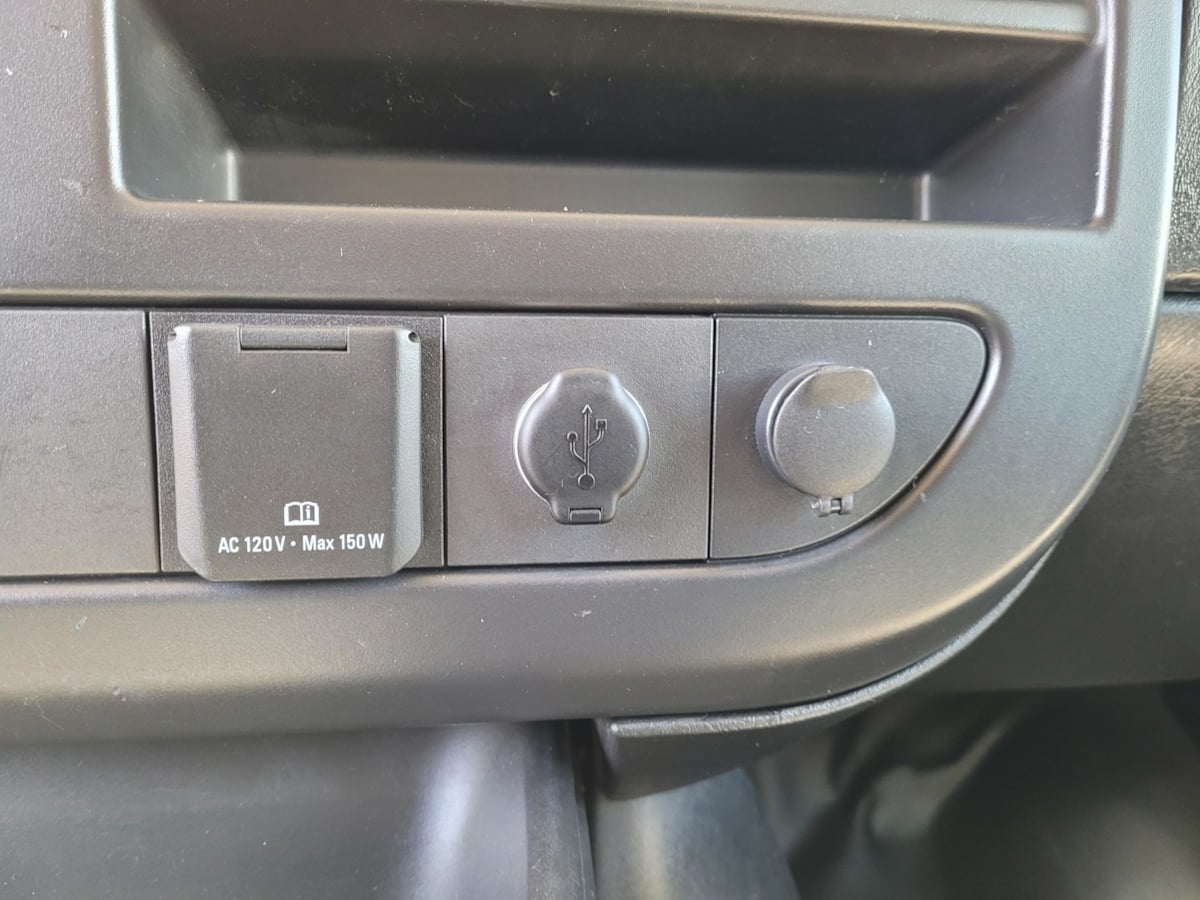 2019 Chevrolet Express Cutaway 3500 Van photo 11