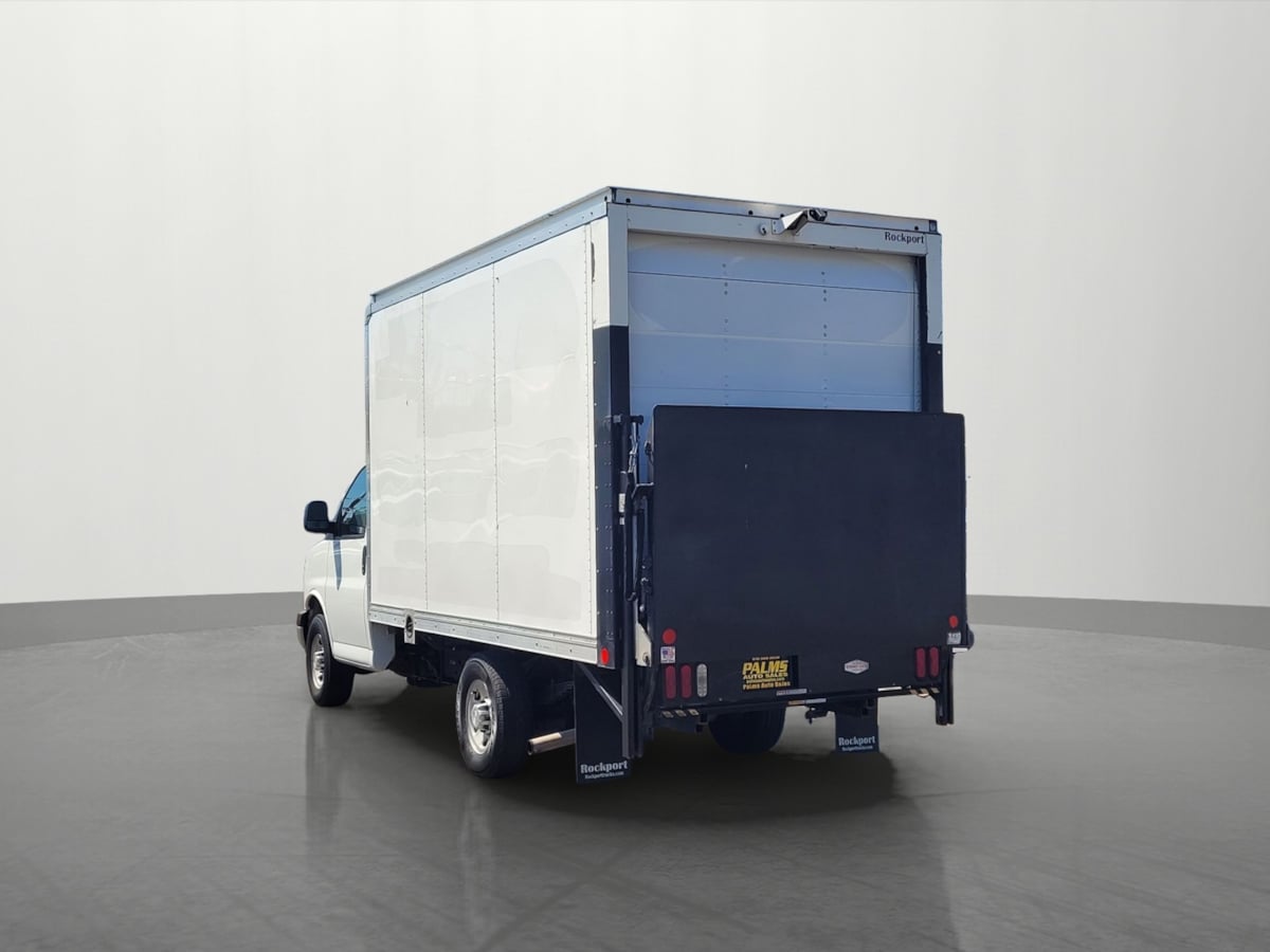 2019 Chevrolet Express Cutaway 3500 Van photo 6