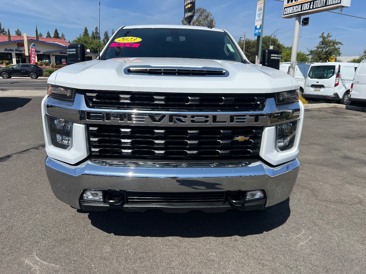 2023 Chevrolet Silverado 2500HD LT photo 2