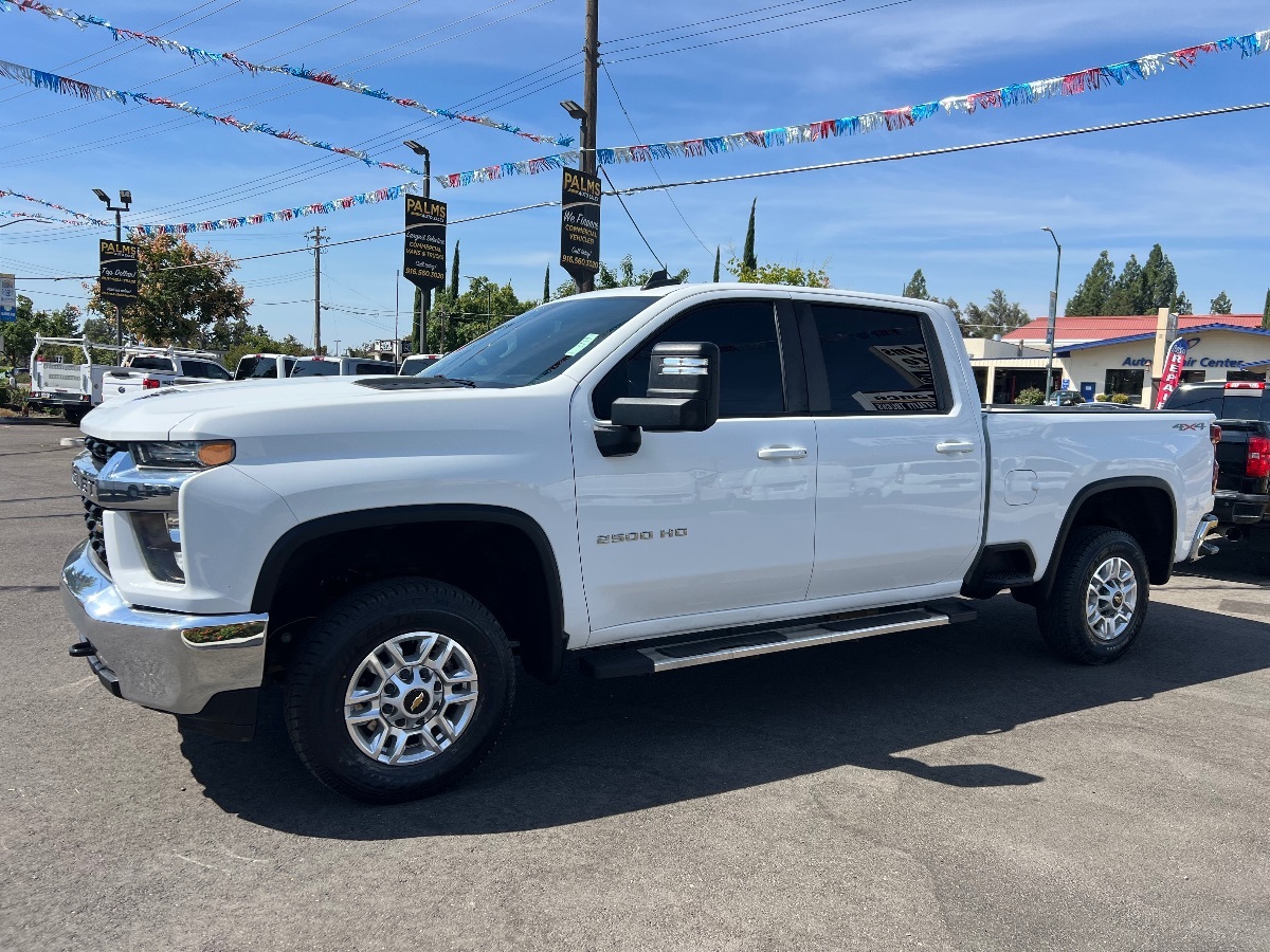 2023 Chevrolet Silverado 2500HD LT photo 3