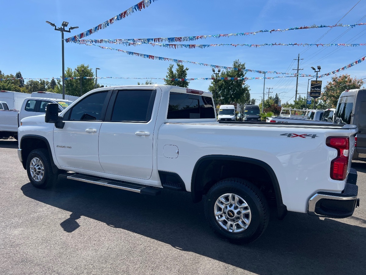 2023 Chevrolet Silverado 2500HD LT photo 4