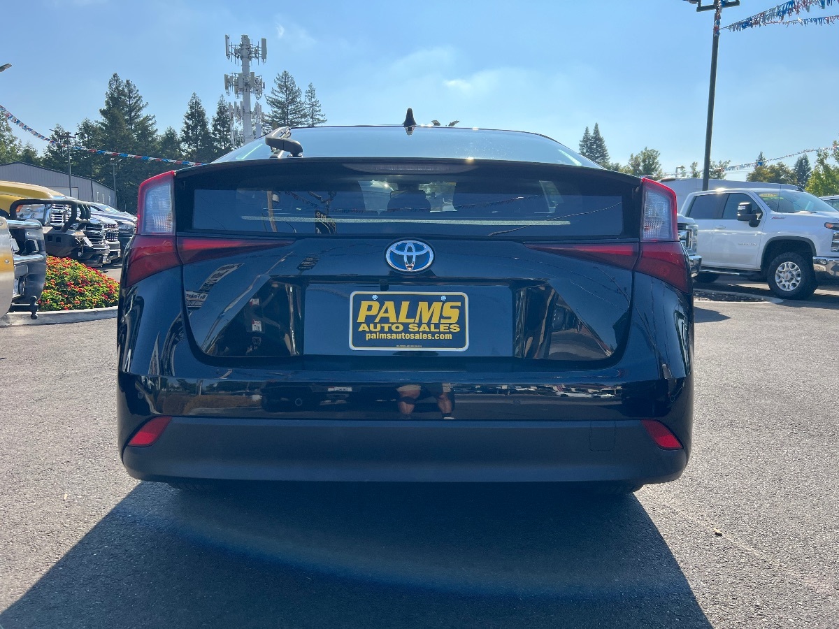 2022 Toyota Prius LE photo 5