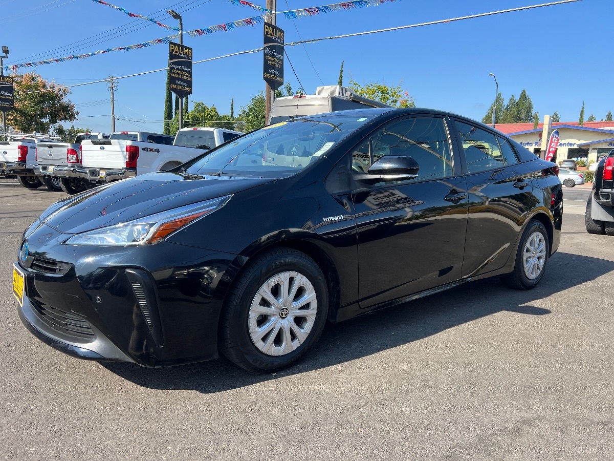 2022 Toyota Prius LE photo 3