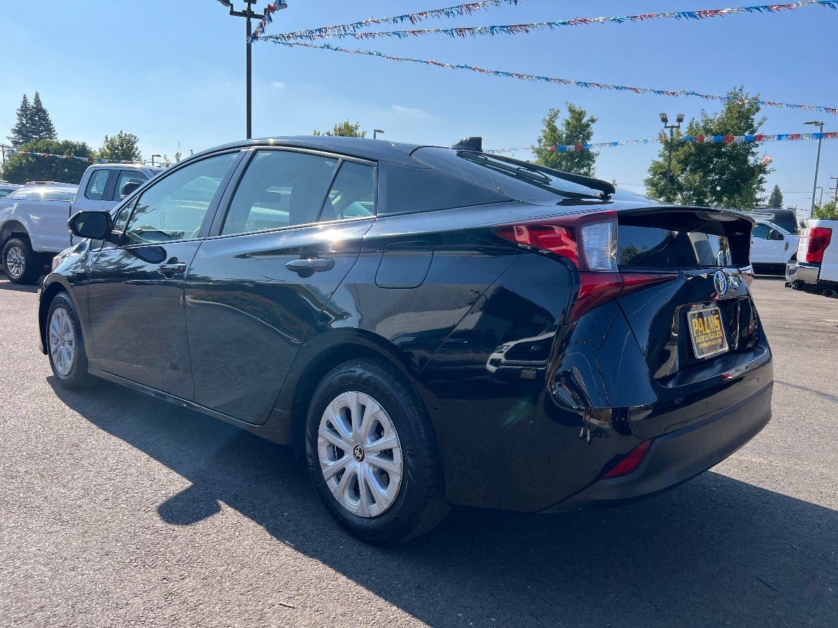 2022 Toyota Prius LE photo 4