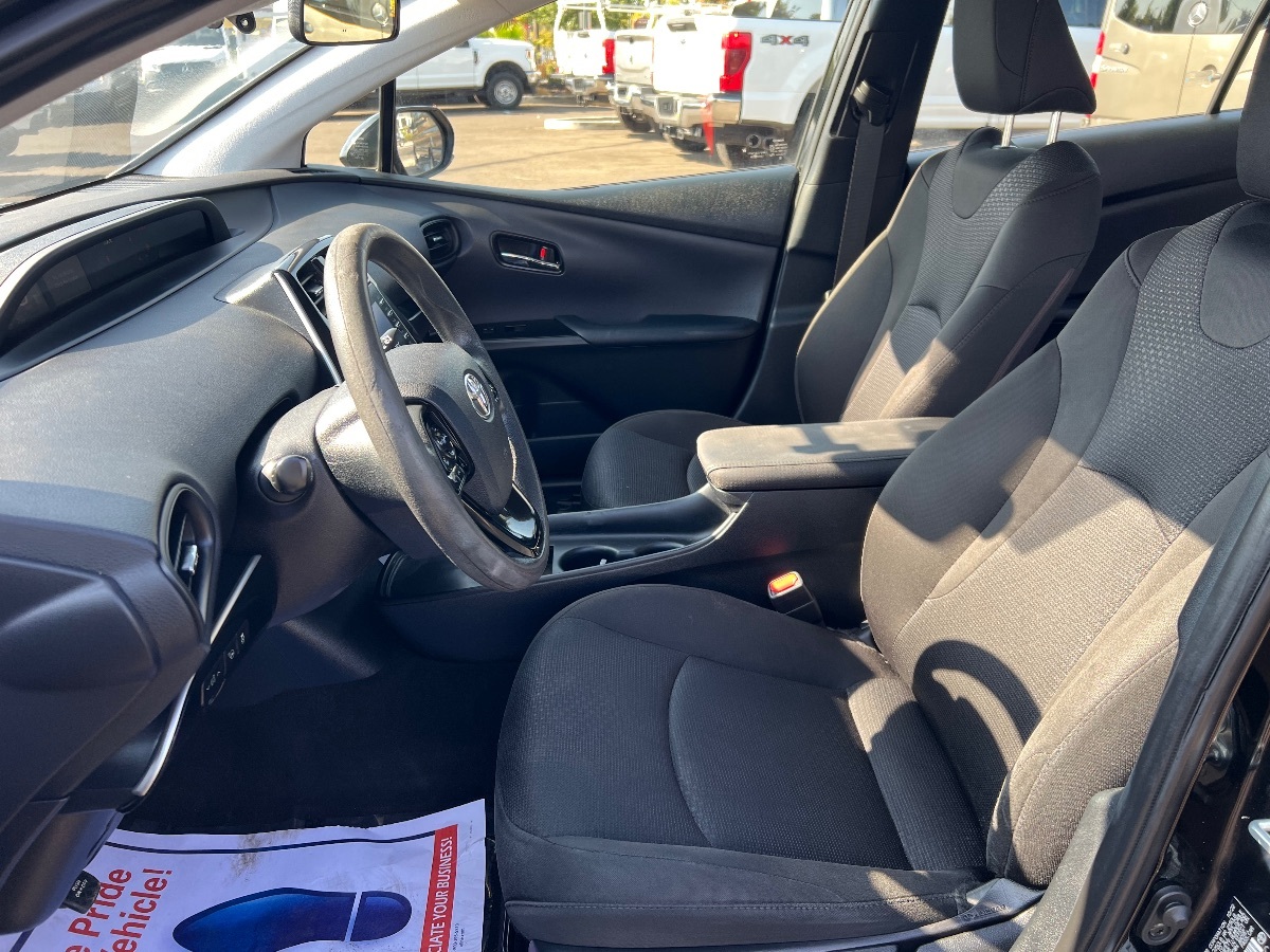 2022 Toyota Prius LE photo 10