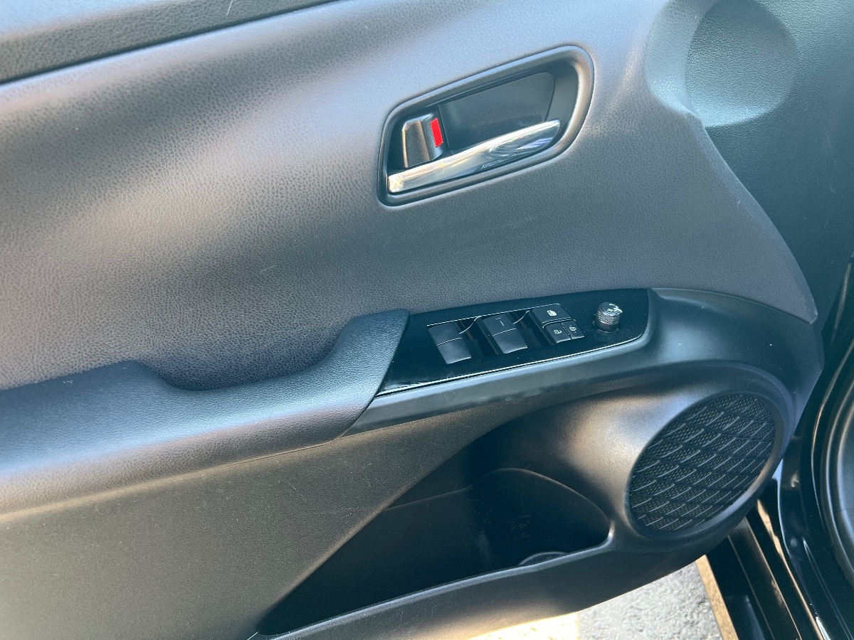 2022 Toyota Prius LE photo 9