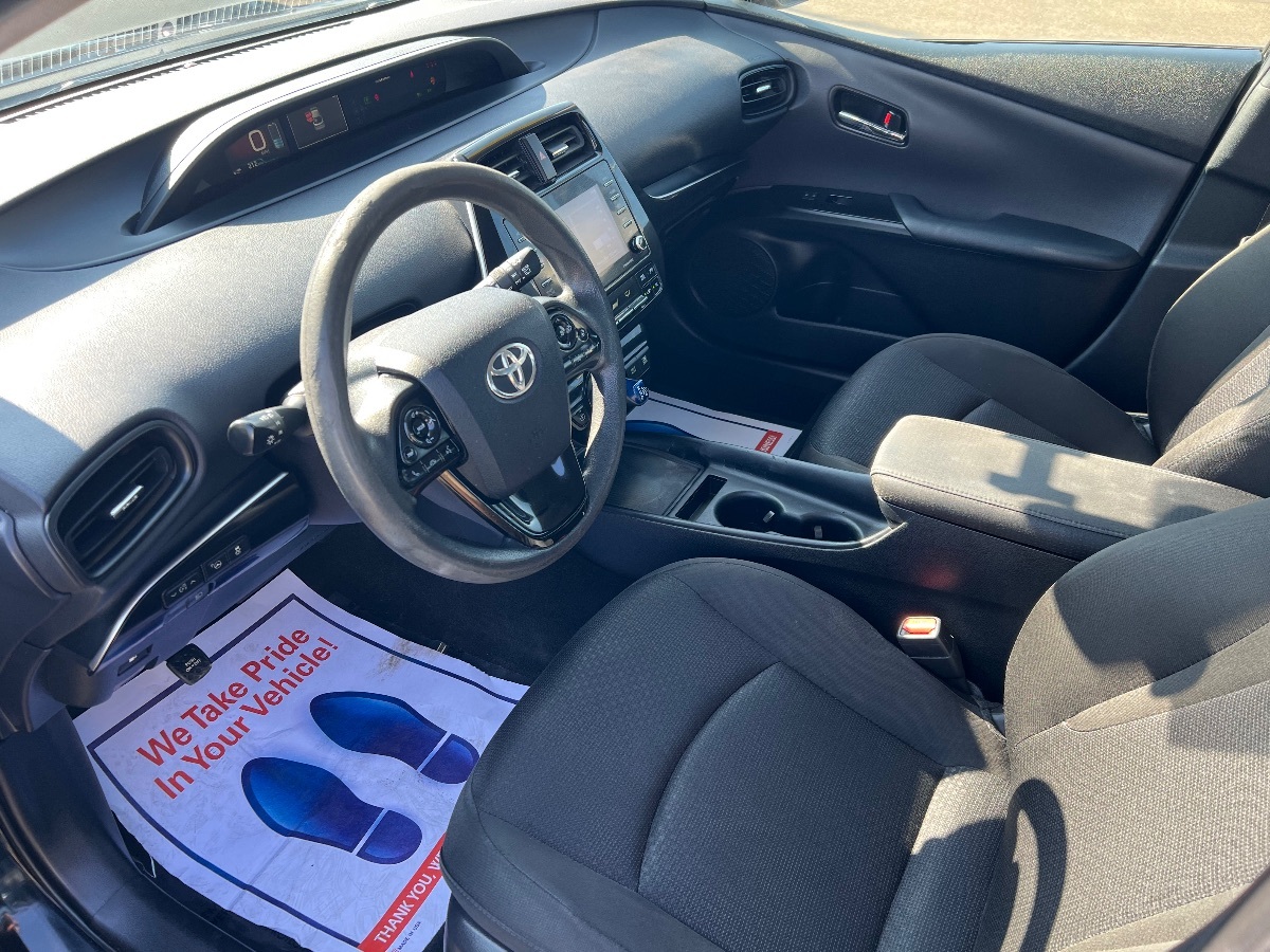 2022 Toyota Prius LE photo 11