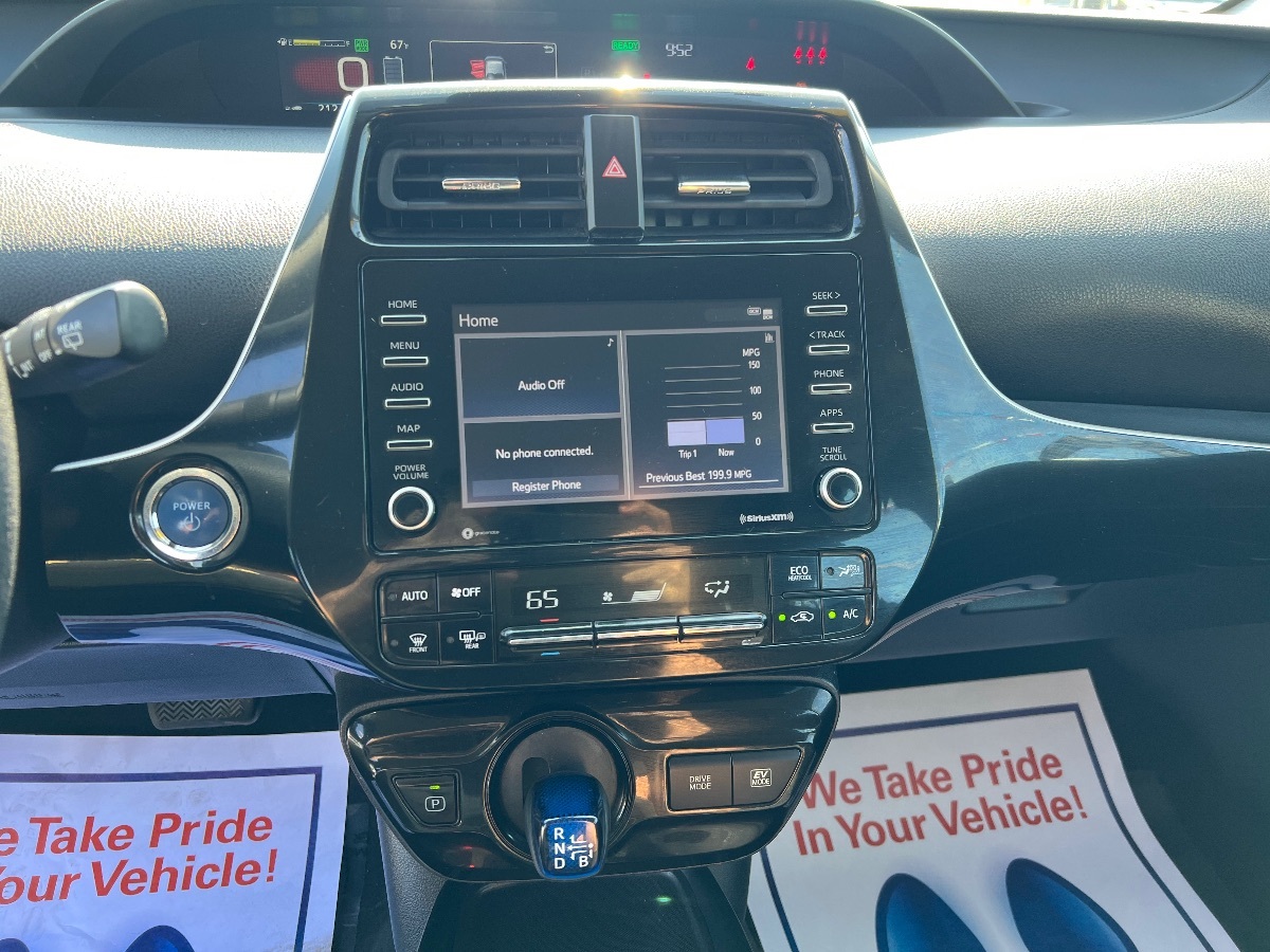 2022 Toyota Prius LE photo 13