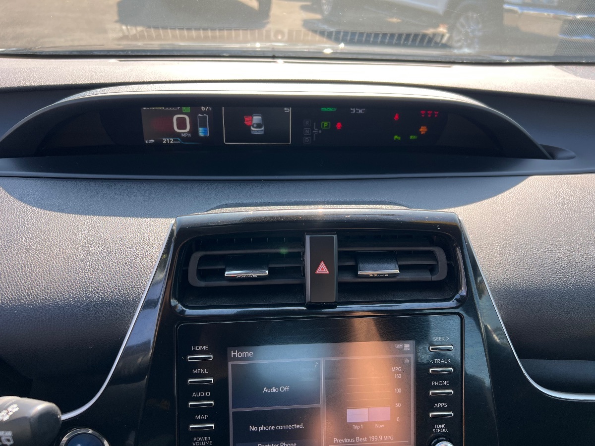 2022 Toyota Prius LE photo 14