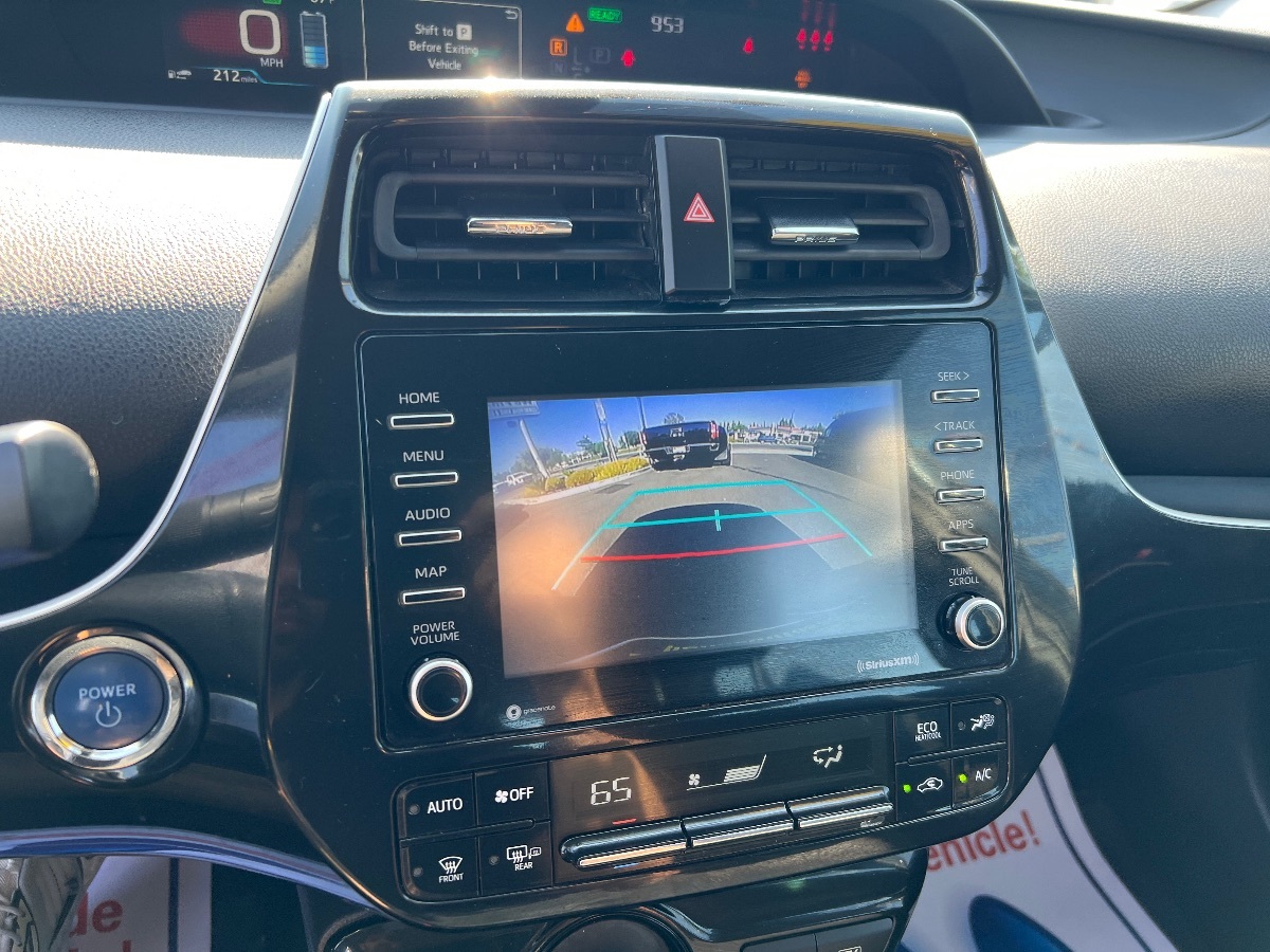 2022 Toyota Prius LE photo 16