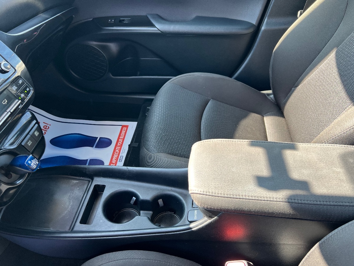 2022 Toyota Prius LE photo 19