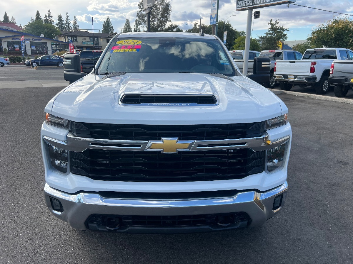 2024 Chevrolet Silverado 2500HD LT photo 3