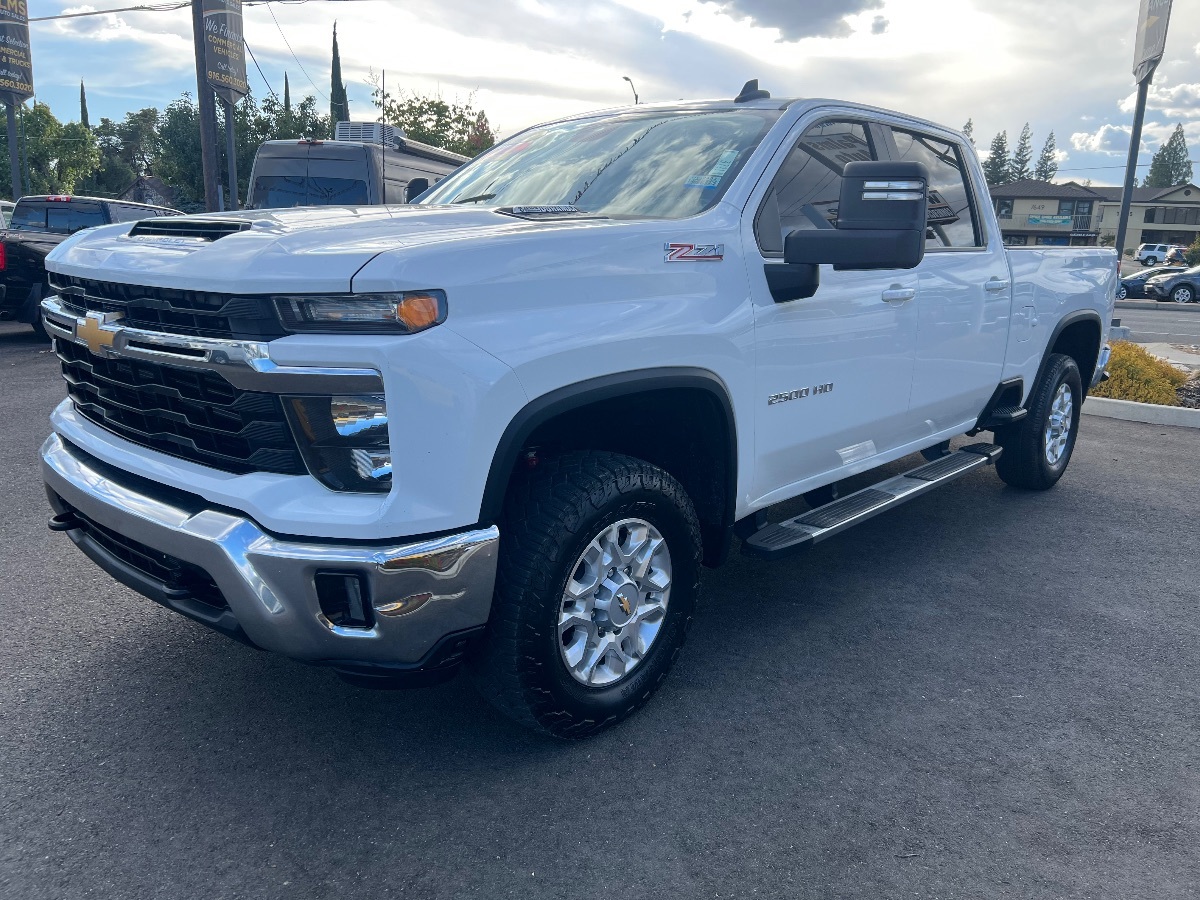 2024 Chevrolet Silverado 2500HD LT photo 4
