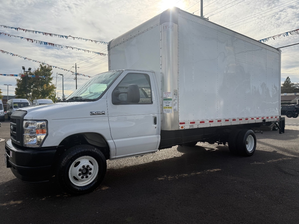 2024 Ford E-450 photo 3