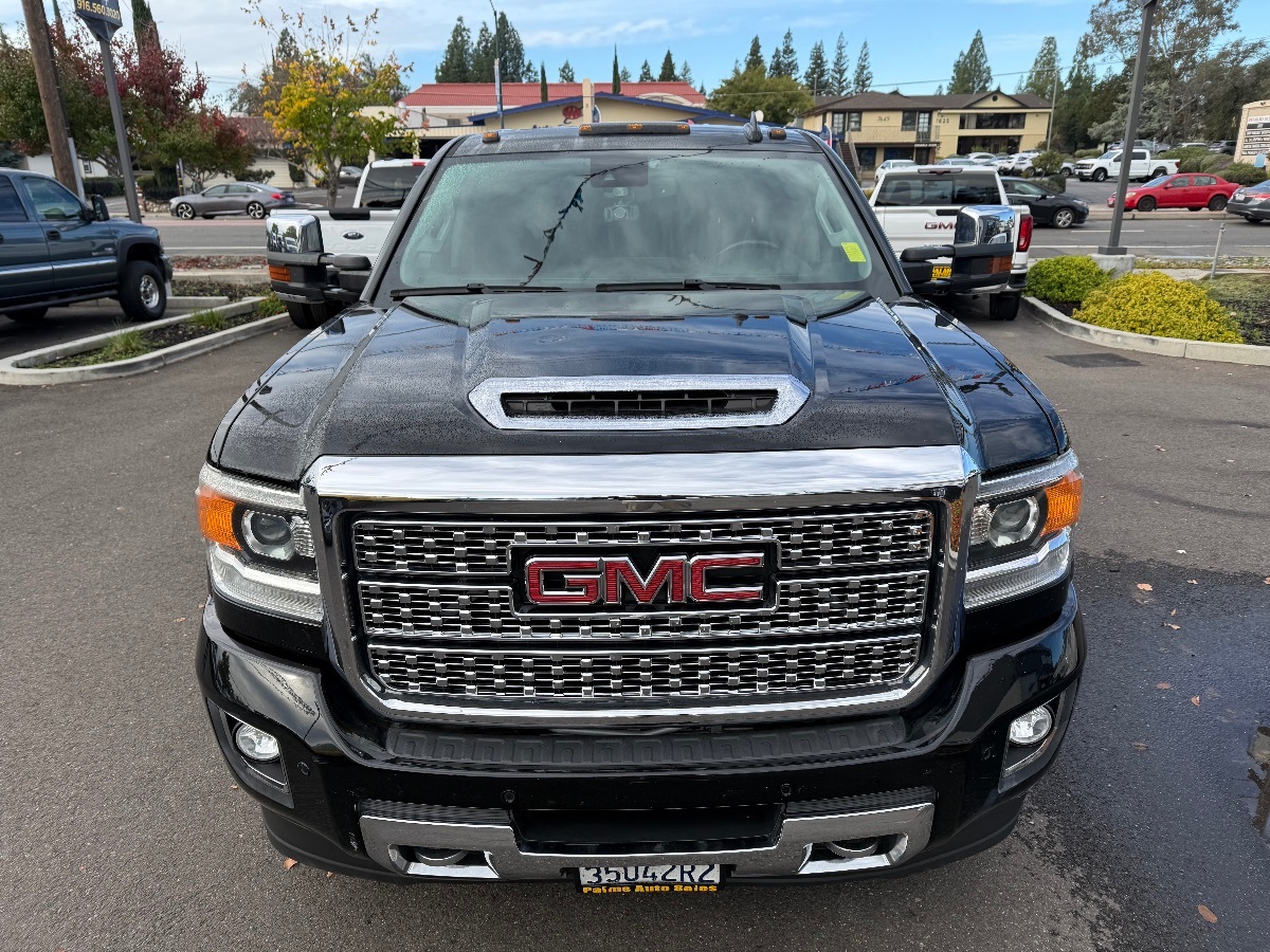 2019 Gmc Sierra HD Denali photo 3
