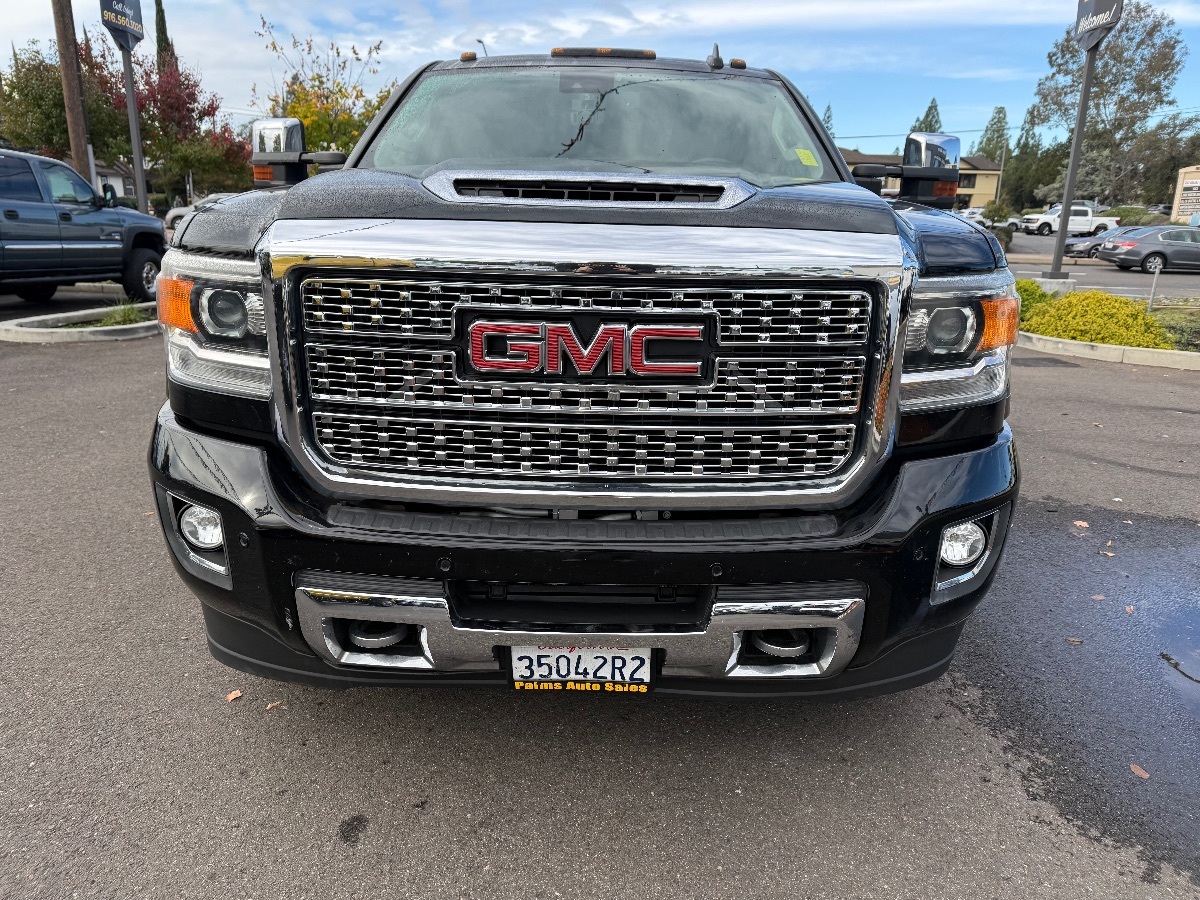 2019 Gmc Sierra HD Denali photo 2