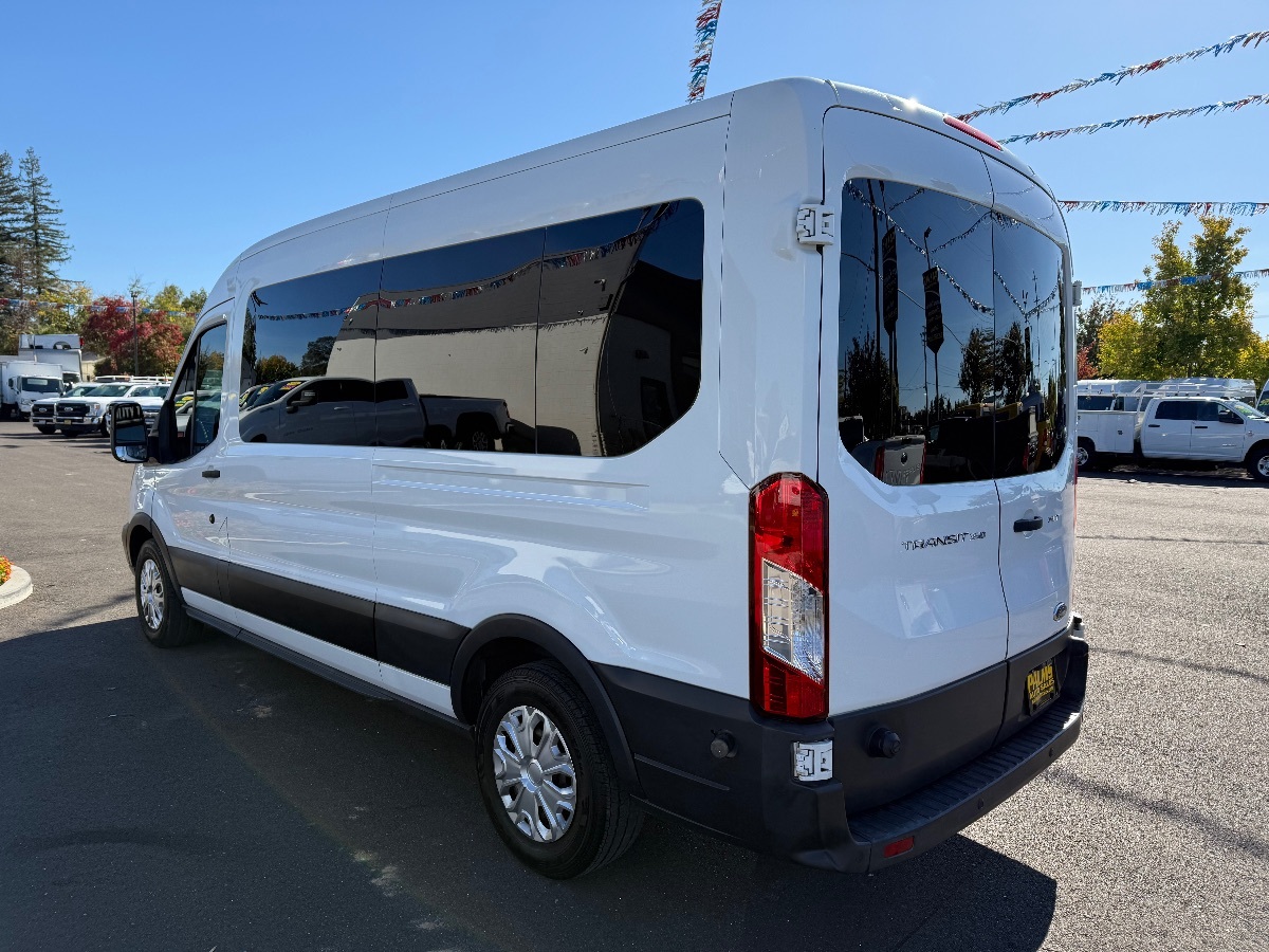 2015 Ford Transit XLT photo 4