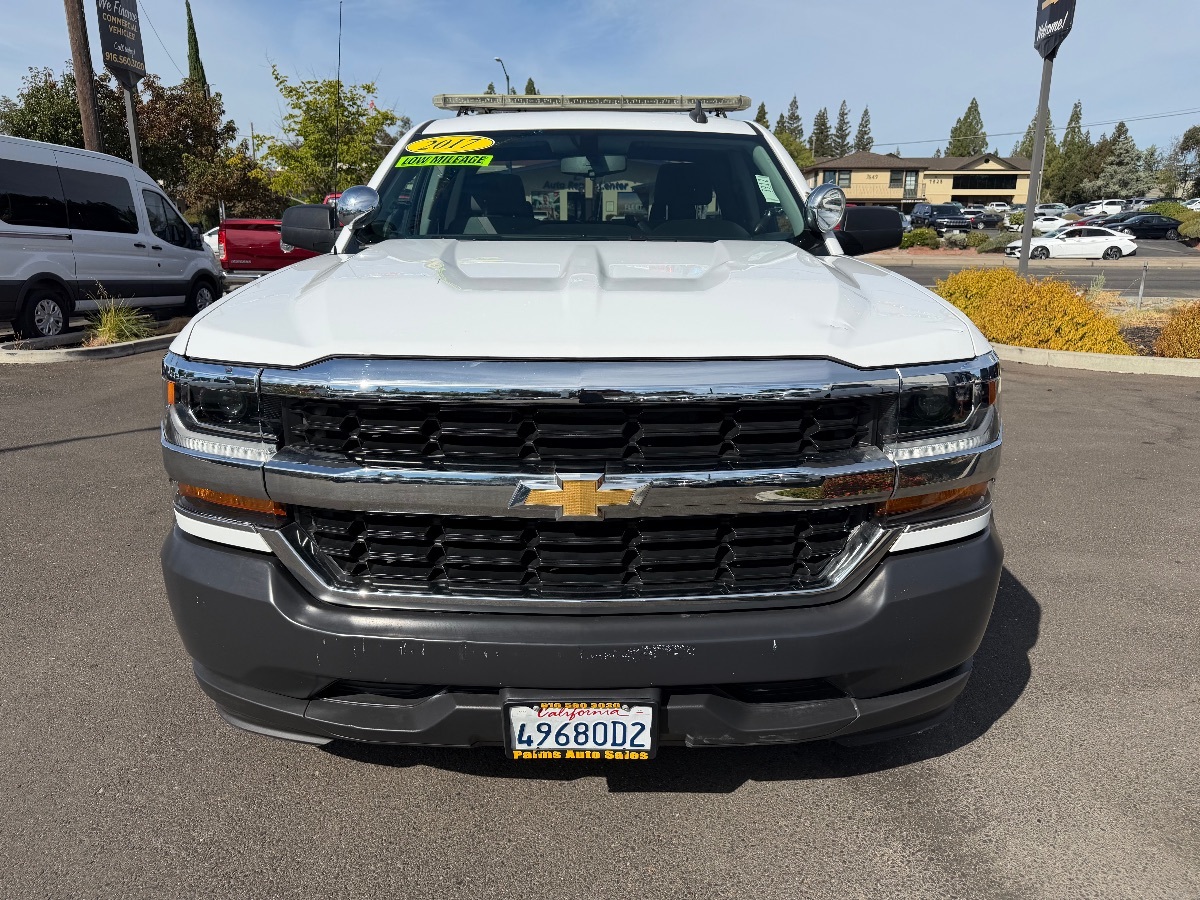 Chevrolet Silverado photo 2