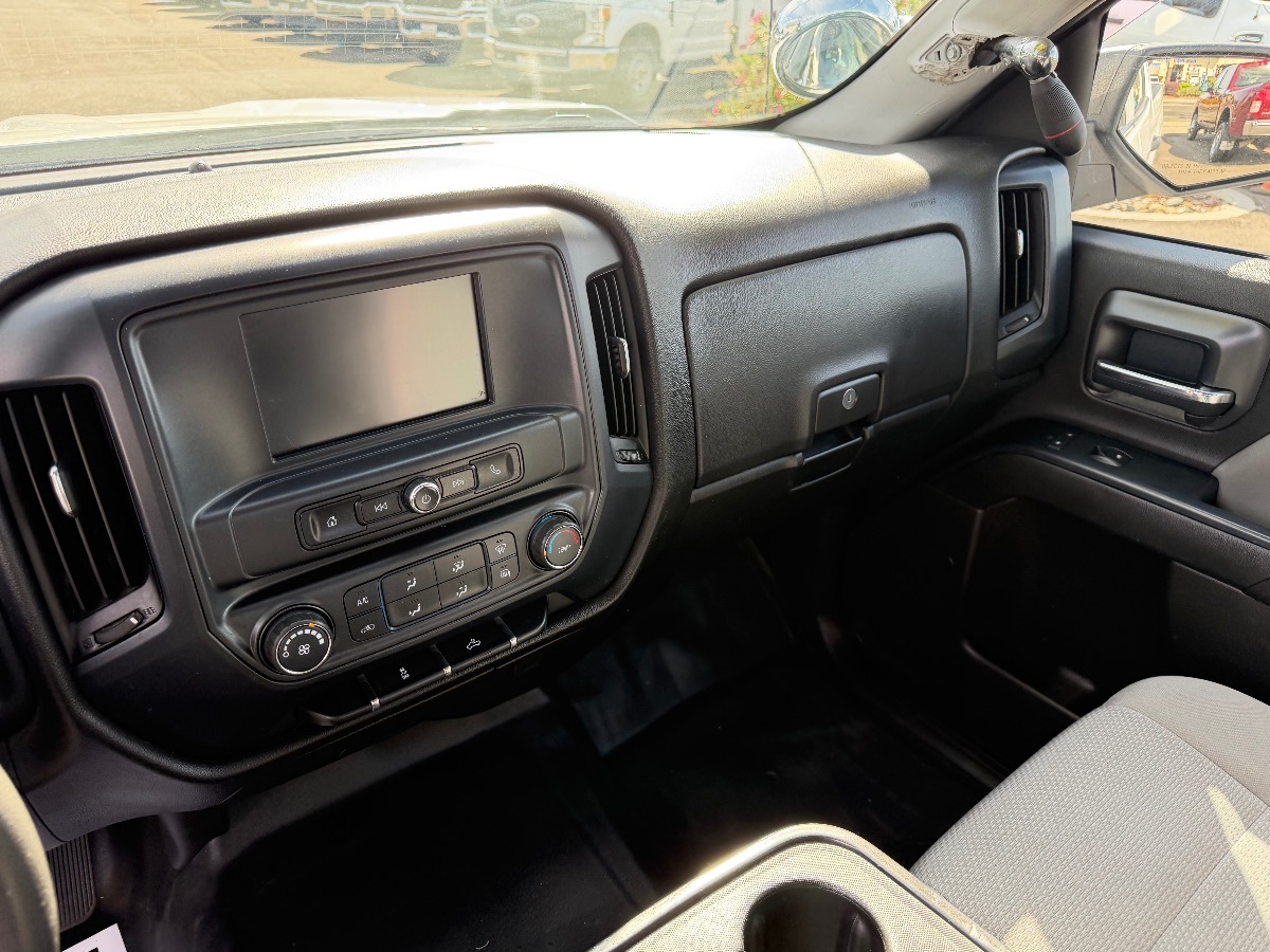 Chevrolet Silverado photo 17