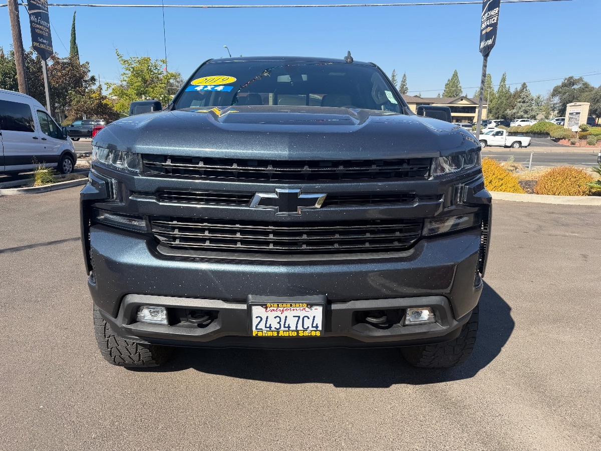 Chevrolet Silverado photo 2