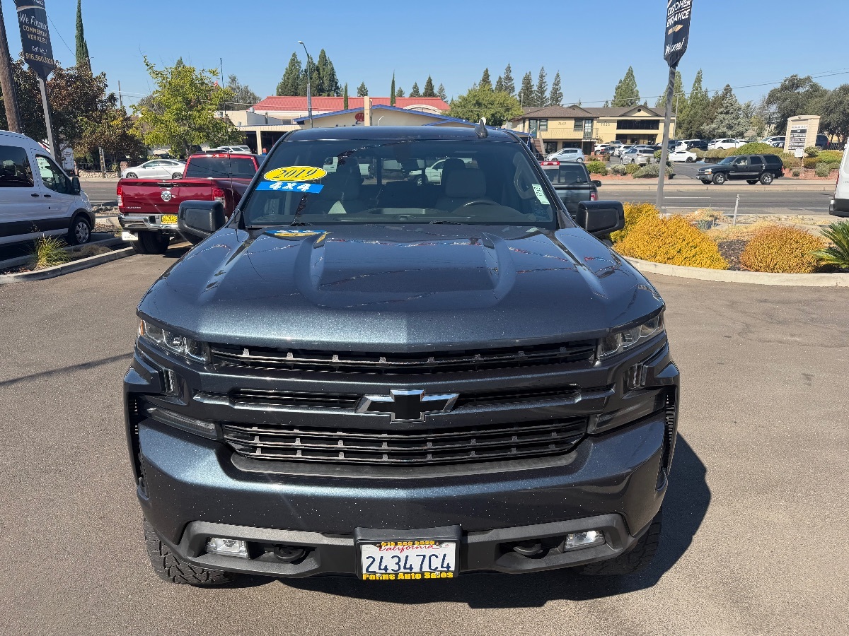 Chevrolet Silverado photo 3