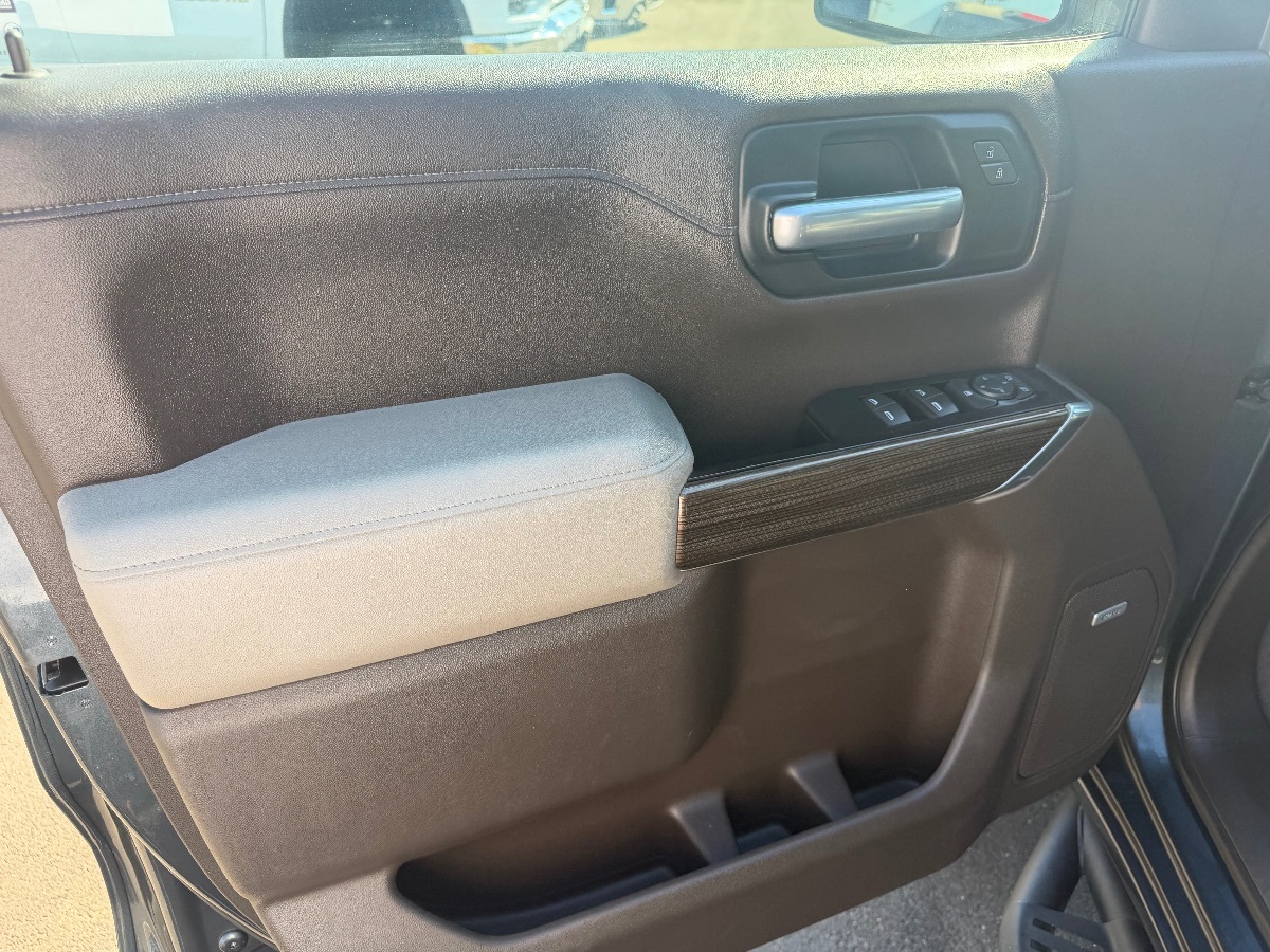 Chevrolet Silverado photo 13