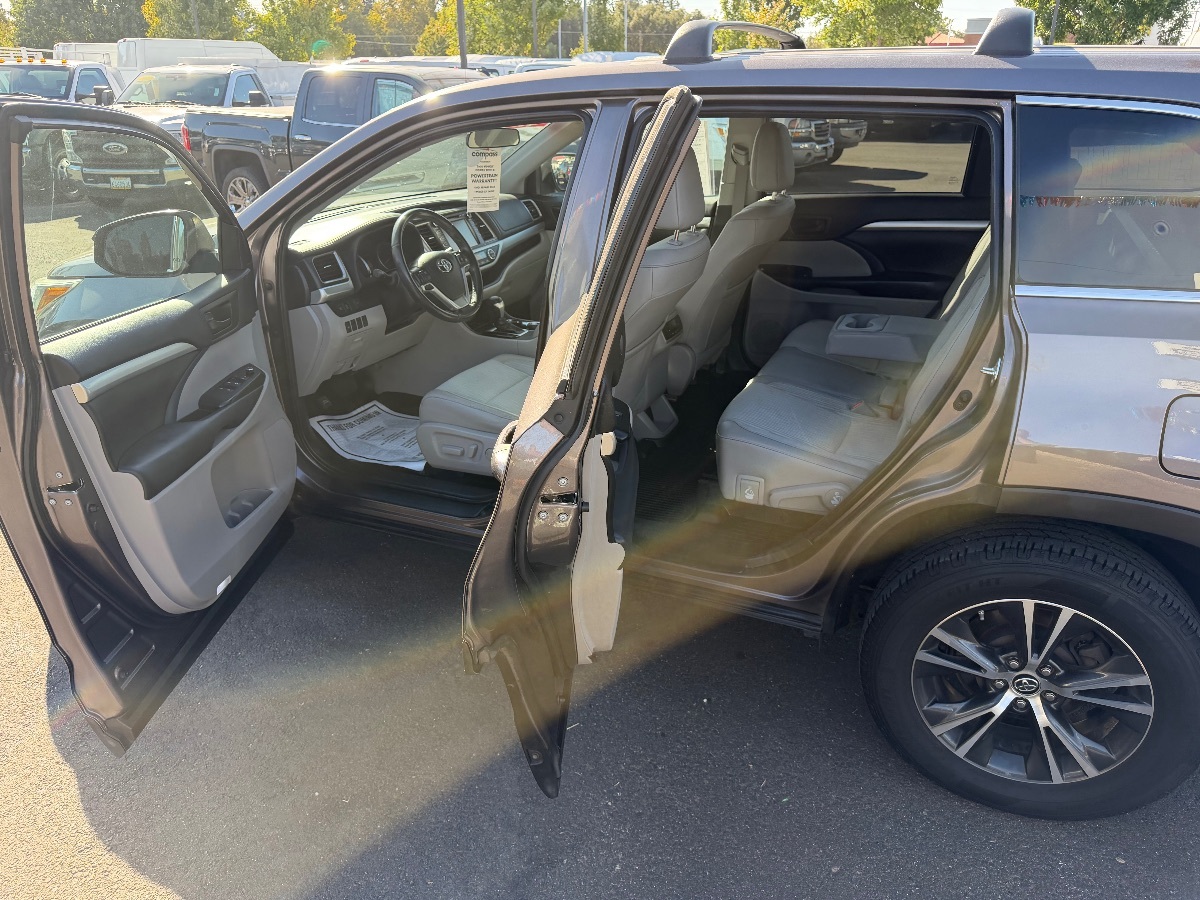 Toyota Highlander photo 11